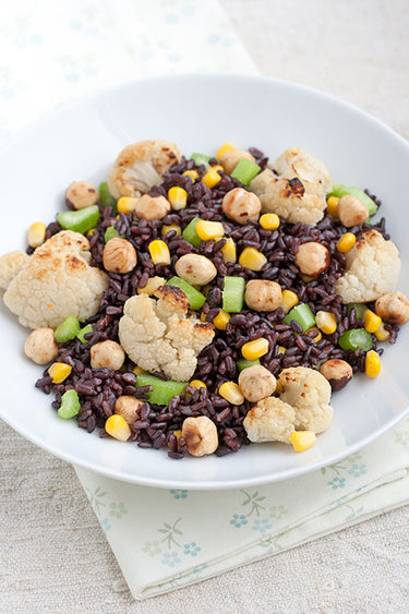 foto ricetta Insalata di riso nero con cavolfiori arrosto, nocciole, sedano e mais 